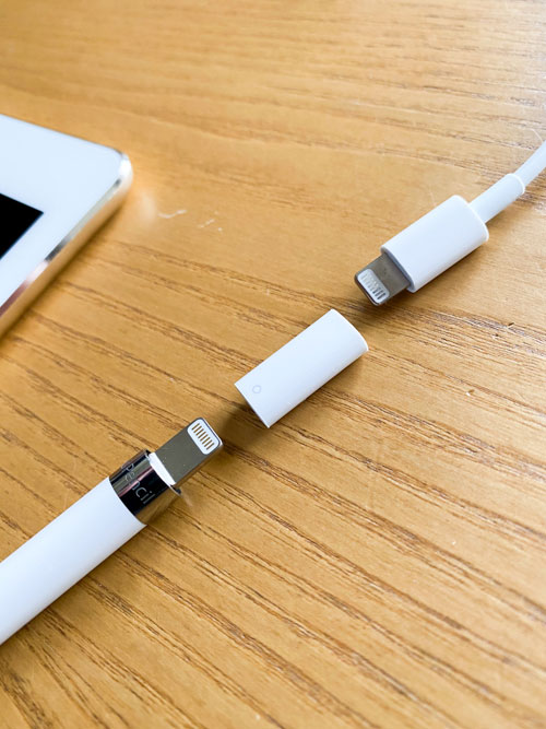 「Apple Pencil」の充電用コネクタ